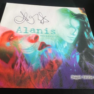ALANIS MORISSETTE SIGNED AUTOGRAPH VINYL JAGGED LITTLE PILL IRONIC BECKETT BAS V