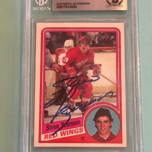 STEVE YZERMAN Signed 1984-85 TOPPS ROOKIE Card #49 Beckett BAS Rookie Era Sig!