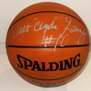 WALT "CLYDE" FRAZIER Signed Spalding GAME BASKETBALL (Stern) Beckett (BAS)