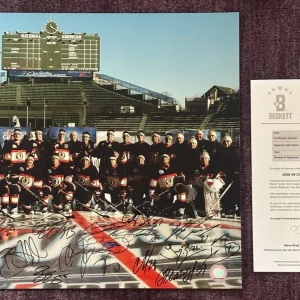 2009 WINTER CLASSIC Signed Blackhawks TEAM 16x20 PHOTO w/ Beckett (BAS) LOA