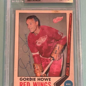 GORDIE HOWE Signed 1969-70 TOPPS Card #61 Beckett BAS