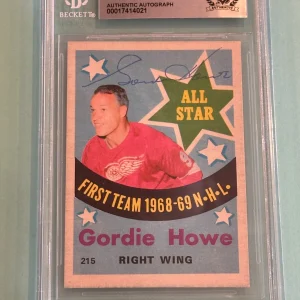 GORDIE HOWE Signed 1969-70 O-PEE-CHEE Card #251 Beckett BAS