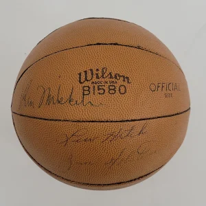 1951–52 Los Angeles Lakers (Minneapolis) NBA Champs Team Signed Basketball BAS