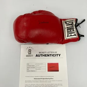 Muhammad Ali Signed Everlast Boxing Glove Beckett COA
