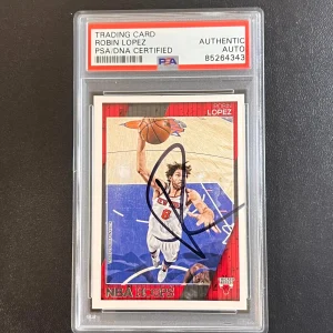 2016-17 NBA Hoops #202 Robin Lopez Signed Card AUTO PSA Slabbed Bulls