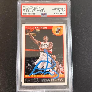 2013-14 NBA Hoops #146 Wesley Matthews Signed Card AUTO PSA Slabbed Trail Blazer