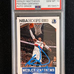 2015-16 NBA Hoops #230 Wesley Matthews Signed Card AUTO 10 PSA Slabbed Mavericks