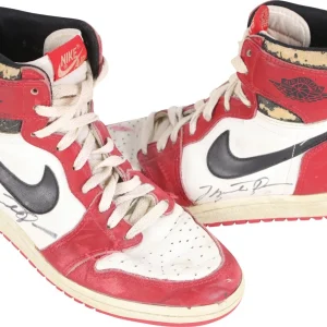 Michael Jordan Rookie Signed Pair Of 1985 Nike Jordan 1 Shoes Sneakers PSA DNA