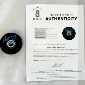 Wayne Gretzky Signed Hockey Puck Edmonton Oilers Beckett BAS COA
