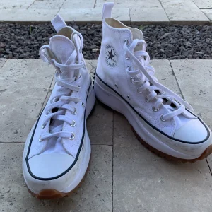 Converse Run Star Hike High White Black Gum Unisex 6.5 / 8 L Word Series Used