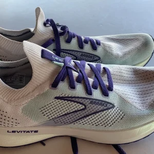 Brooks Levitate 5 - Women’s size 10 (green/purple) NEW Display NO INSOLES