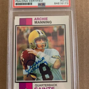 ARCHIE MANNING HAND SIGNED 1973 TOPPS FOOTBALL TRADING CARD         PSA SLABBED