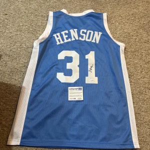 NORTH CAROLINA TAR HEELS- JOHN HENSON SIGNED AUTOGRAPH JERSEY ACOA BASKETBALL