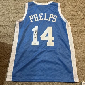 NORTH CAROLINA TAR HEELS- DERRICK PHELPS SIGNED AUTOGRAPH JERSEY ACOA BASKETBALL