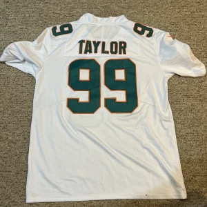 MIAMI DOLPHINS- JASON TAYLOR SIZE LARGE L FOOTBALL JERSEY #99 NEVER WORN