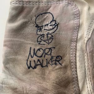 MORT WALKER HAND SIGNED USED GOLF GLOVE RARE BEETLE BAILEY ARTWORK JSA