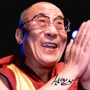 DALAI LAMA HAND SIGNED 8x10 COLOR PHOTO        AWESOME+RARE POSE      JSA LETTER