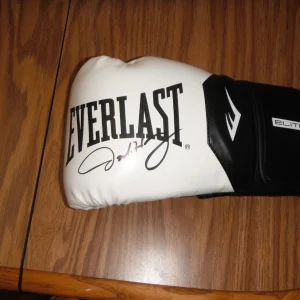 OSCAR DE LA HOYA SIGNED WHITE EVERLAST BOXING GLOVE
