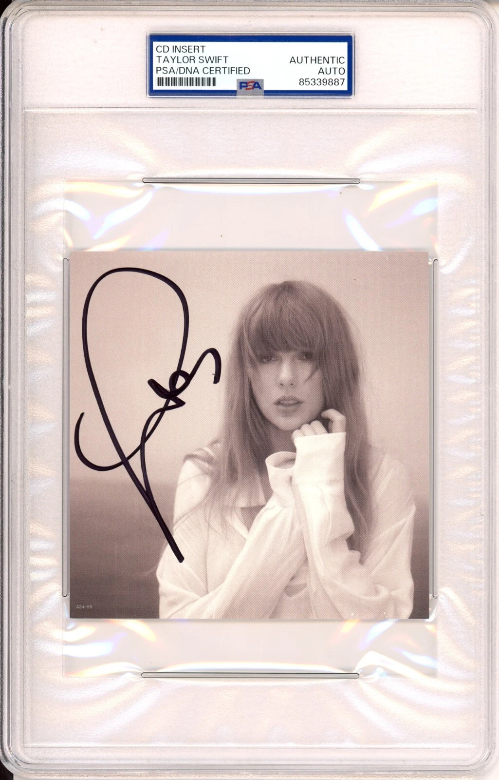 TAYLOR SWIFT Signed Autographed CUTE LONG SIGNATURE TTPD Picture PSA ...