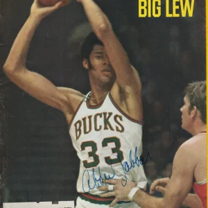 KAREEM ABDUL-JABBAR Signed 3/9/1970 SPORTS ILLUSTRATED Beckett Auth. (BAS)