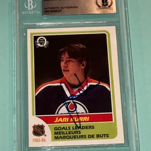 JARI KURRI LL Signed 1986-87 O-PEE-CHEE Card #258 Beckett BAS