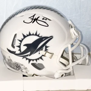 Tyreek Hill signed Miami Dolphins Salute To Service mini helmet Beckett Witness