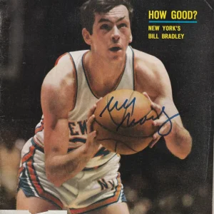 BILL BRADLEY Signed 3/18/68 SPORTS ILLUSTRATED Beckett Auth