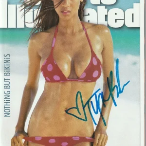 TYRA BANKS Signed 1997 SPORTS ILLUSTRATED SWIMSUIT Beckett (BAS) No Label!