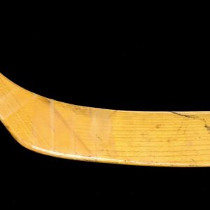 1974/75 DETROIT RED WINGS TEAM SIGNED BERGMAN GAME USED STICK MIKE KORNEY JSA