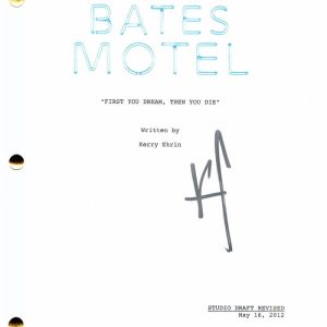 VERA FARMIGA SIGNED AUTOGRAPH BATES MOTEL FULL PILOT SCRIPT - FREDDIE HIGMORE