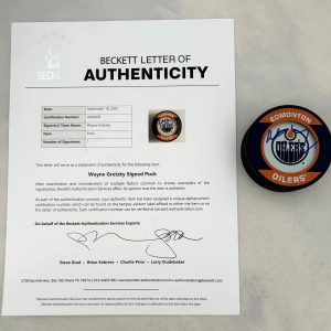 Wayne Gretzky Signed Hockey Puck Edmonton Oilers Beckett BAS COA