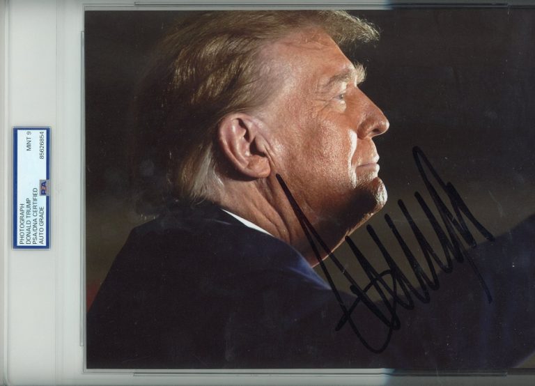 PSA/DNA President Donald J. Trump Signed Autographed 8x10 Photo PSA Mint 9