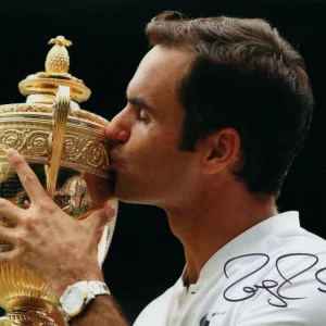 ROGER FEDERER SIGNED AUTOGRAPH 8X10 PHOTO - KISSING TROPHY, WIMBLEDON, US OPEN