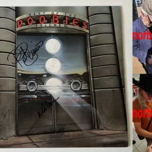 MICHAEL MCDONALD +1 SIGNED THE DOOBIE BROTHERS VINYL w/EXACT PROOF & BECKETT COA