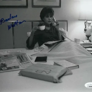 BARBARA WALTERS SIGNED AUTOGRAPH 8X10 PHOTO - ABC BROADCASTING PIONEER W/ JSA