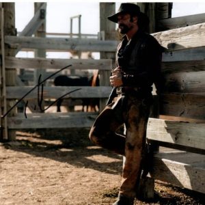 TIM MCGRAW Signed 8x10 YELLOWSTONE 1883 JAMES DUTTON Photo w/ Hologram COA