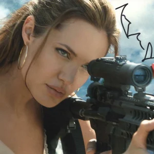 ANGELINA JOLIE SIGNED 11X14 PHOTO THE TOURIST AUTHENTIC AUTOGRAPH BECKETT COA