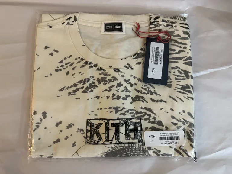 KITH X MARVEL SPIDER-MAN ALL OVER PRINTED T TEE SHIRT L LARGE IN HAND NWT NEW COLLECTIBLE MEMORABILIA