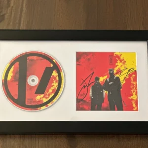 TWENTY ONE PILOTS 21 SIGNED CLANCY FRAMED CD AUTOGRAPH AUTO