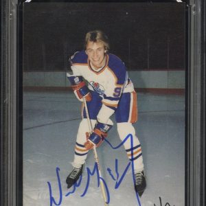 WAYNE GRETZKY SIGNED 1979 EDMONTON OILERS POSTCARD ROOKIE RC PSA AUTO 9