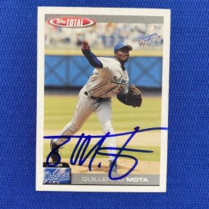 2004 TOPPS TOTAL GUILLERMO MOTA LOS ANGELES DODGERS SIGNED AUTO #14 W/COA