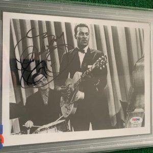 CHUCK BERRY HAND SIGNED 8x10 PHOTO      AMAZING+RARE YOUNG POSE      PSA SLABBED