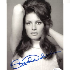 RAQUEL WELCH HAND SIGNED 8x10 PHOTO     c    YOUNG+GORGEOUS POSE         JSA