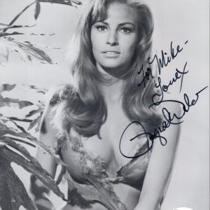 RAQUEL WELCH HAND SIGNED 8x10 PHOTO     VERY SEXY POSE AS LOANA   TO MIKE    JSA