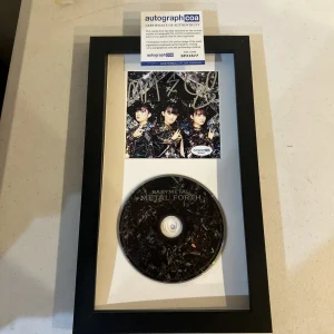 BABYMETAL SIGNED AUTOGRAPH FRAMED CD DISPLAY ACOA METAL FORTH