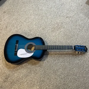 TUCKER WETMORE SIGNED AUTOGRAPH 38” ACOUSTIC GUITAR ACOA COUNTRY STAR BRUNETTE