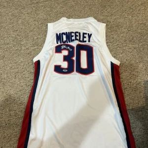 UCONN HUSKIES- LIAM MCNEELEY SIGNED AUTOGRAPH JERSEY PSA COA BASKETBALL