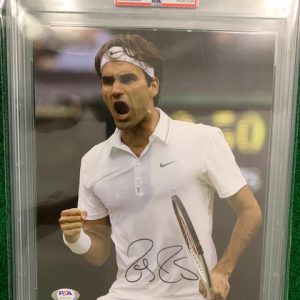 ROGER FEDERER HAND SIGNED 8x10 COLOR PHOTO      GREAT FIST PUMP      PSA SLABBED