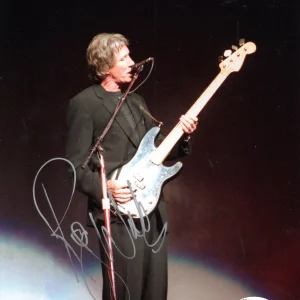 ROGER WATERS HAND SIGNED 8x10 COLOR PHOTO    BEST POSE EVER   PINK FLOYD     JSA