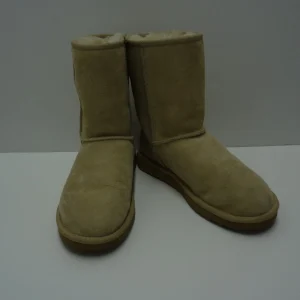 Ugg Australia Women 7 Beige Sheepskin Classic Short Boot 5825